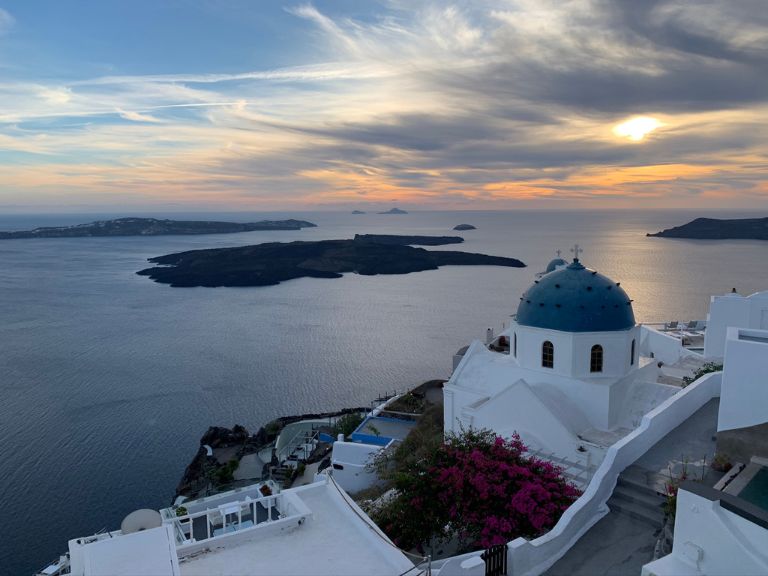imerovigli-village- blue-domes