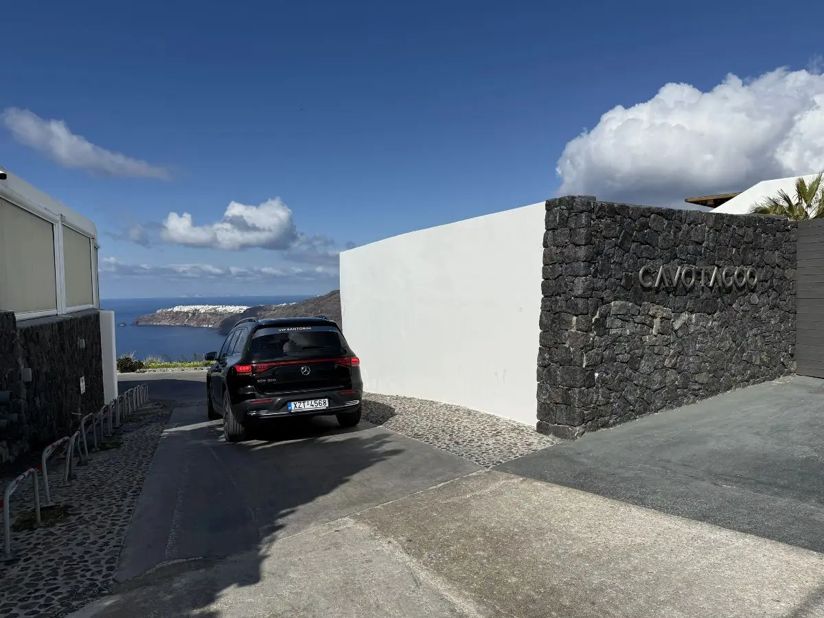 Private hotel pickup in Santorini